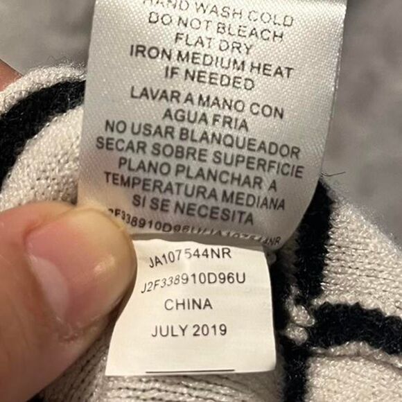 JOSEPH A. MEDIUM Black and white geometric pattern sweater - Picture 8 of 8